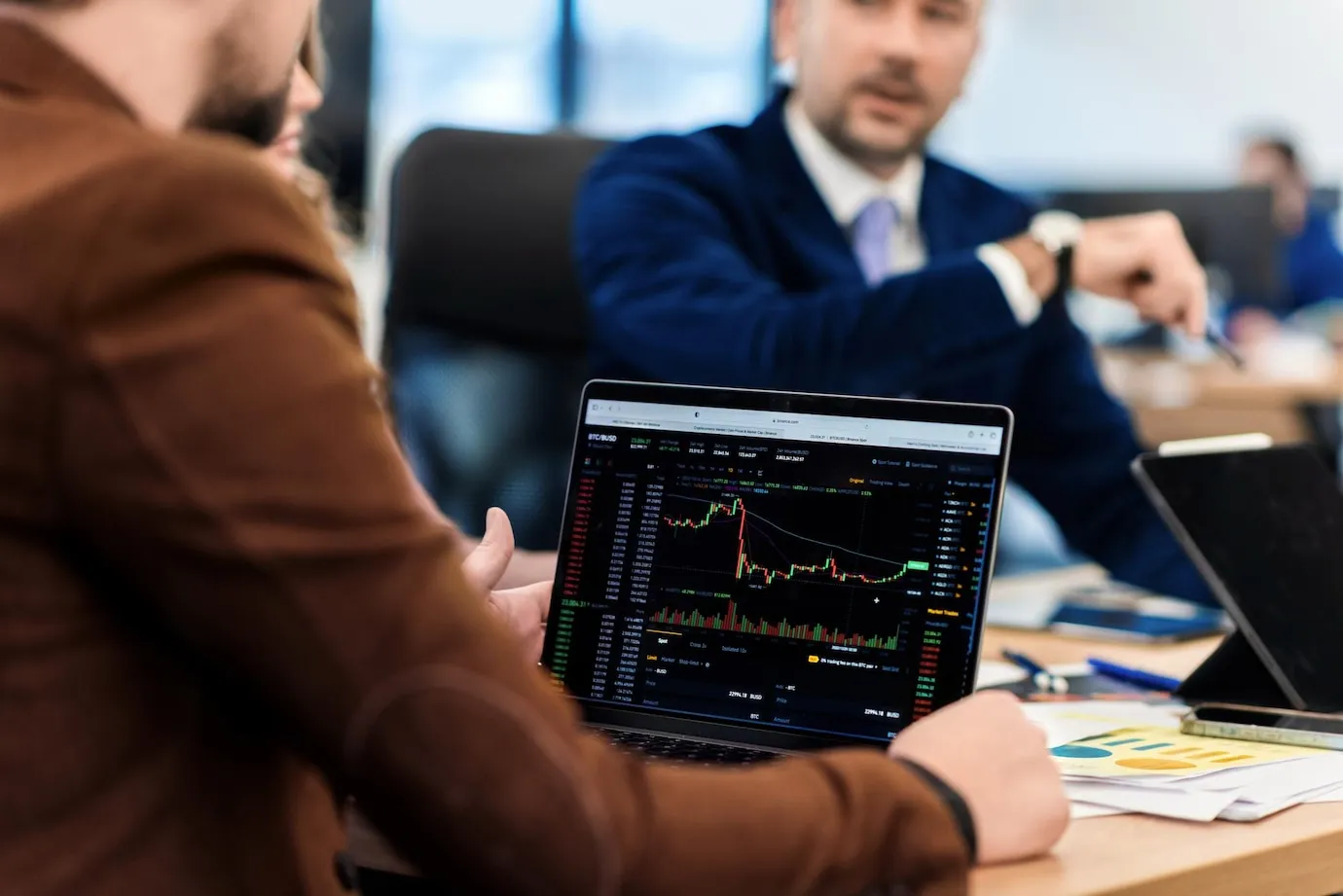 Exchanges-de-criptomoedas-e-bitcoin-como-binance-coinbase