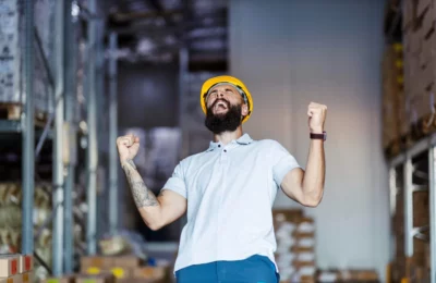 FGTS 2024 homem trabalhador feliz saque aniversário